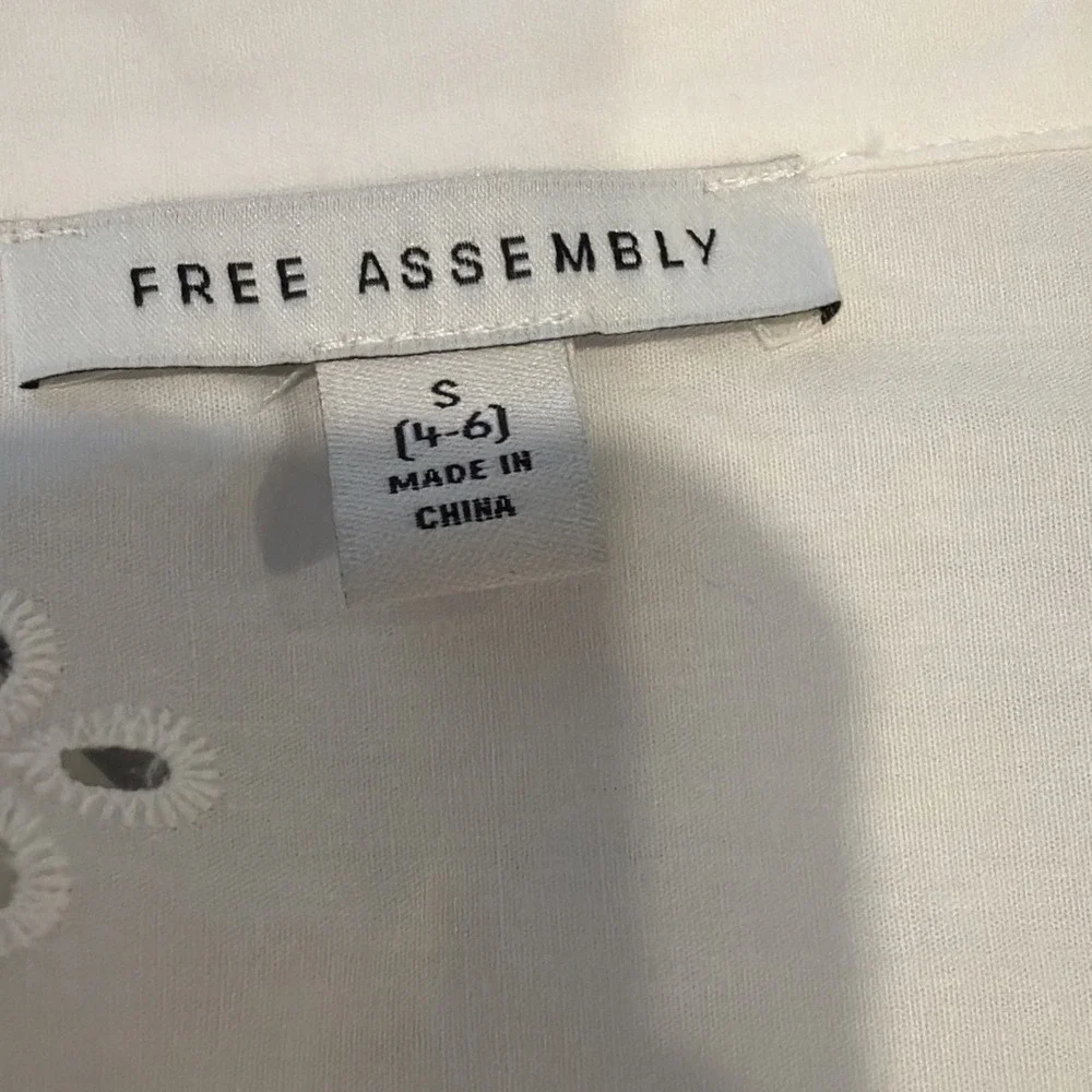 Free Assembly Women's Small Cropped Cotton Eyelet Shirt  NWT - Picture 11 of 11